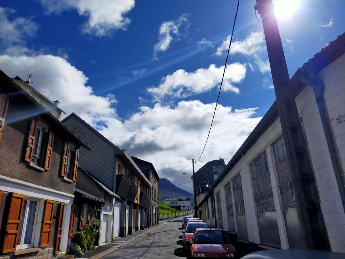 Agreable Appartement De 48 M² En Rdc ラ・ブルブール エクステリア 写真